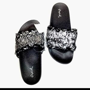 NEW! QUPID FAUX FUR METALLIC FOOTBED SLIDES SANDALS SLIPPERS LOUNGE BLACK SIZE 7